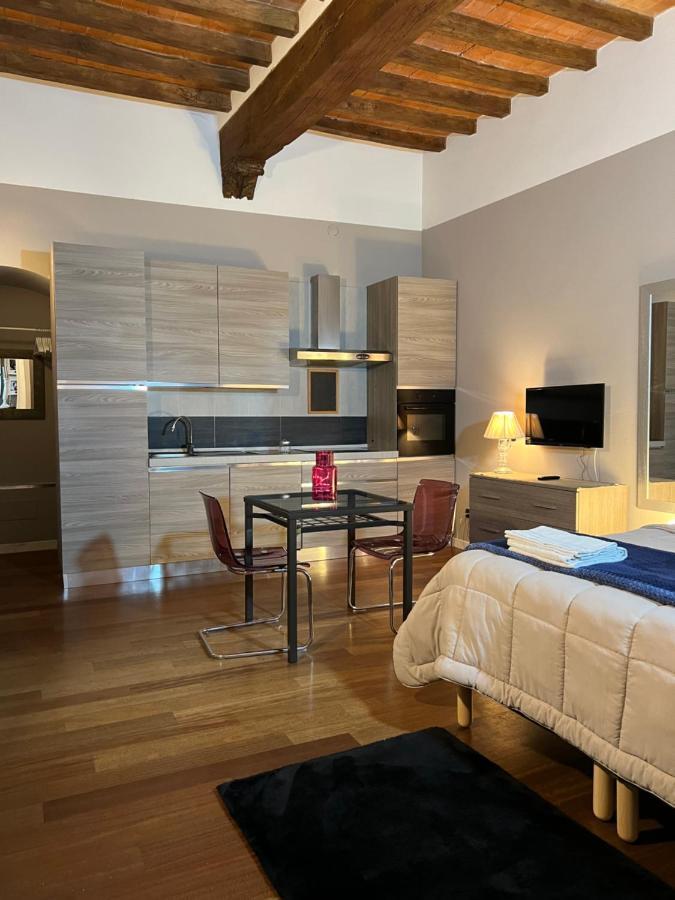 Domus San Martino GuestHouse Plasencia Exterior foto