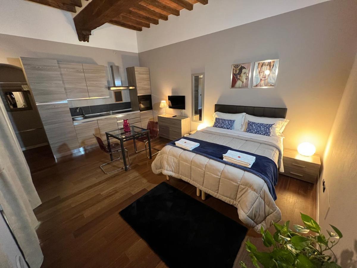 Domus San Martino GuestHouse Plasencia Exterior foto