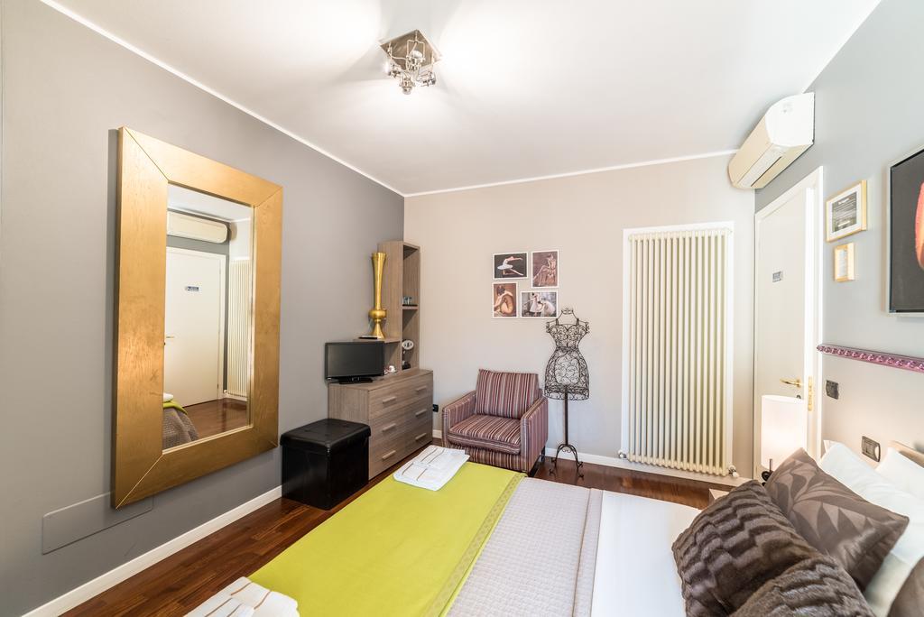 Domus San Martino GuestHouse Plasencia Exterior foto