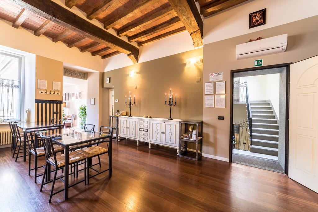 Domus San Martino GuestHouse Plasencia Exterior foto